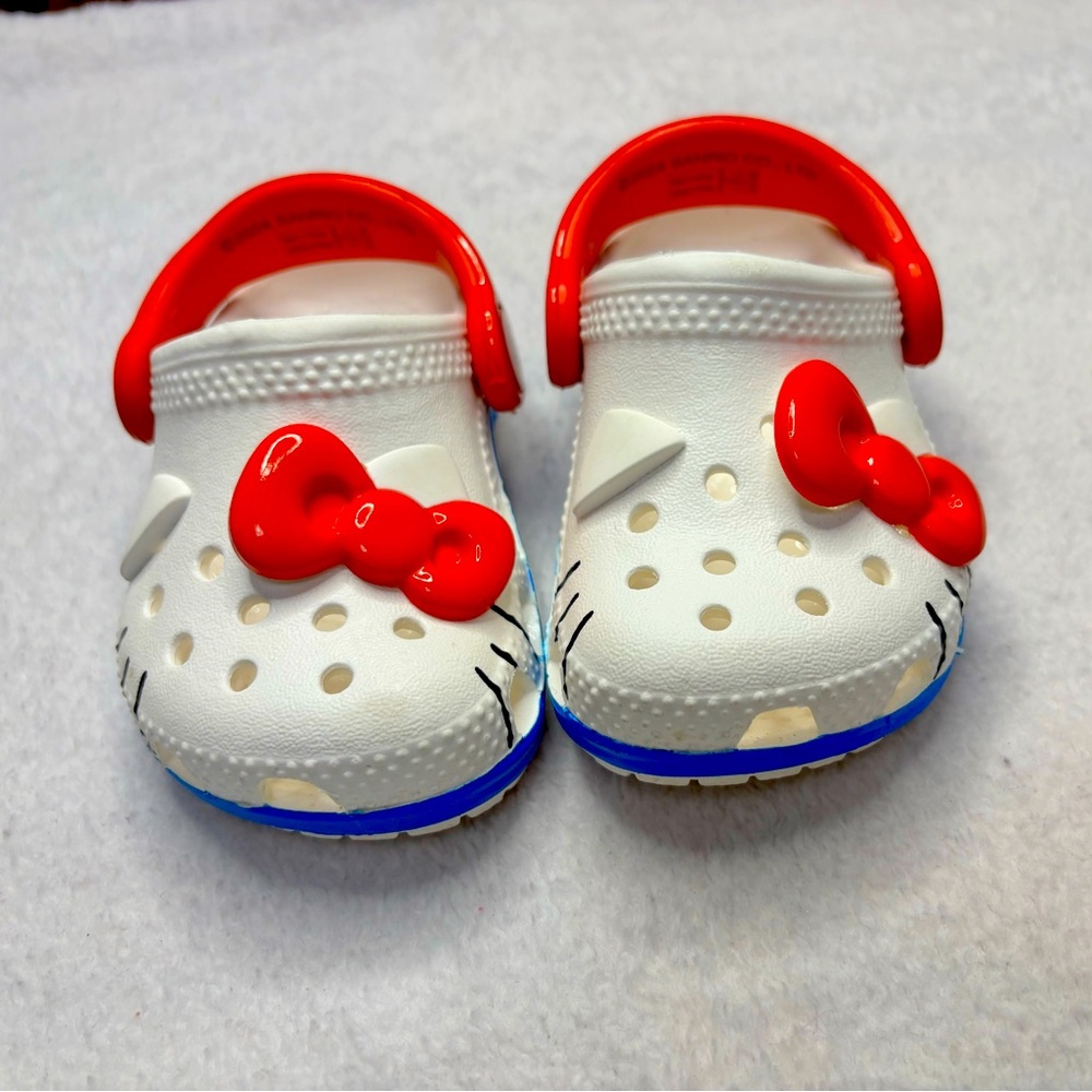 Sanrio Hello Kitty Crocs – Toddler Size C4 – Like New